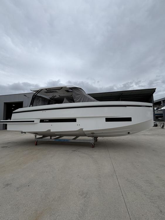 De Antonio Yachts D32
